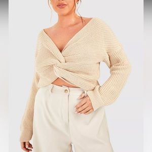 NEW•16•MINIMALIST CREAM TWIST FRONT REVERSIBLE SWEATER